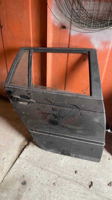 Двері бмв е46 універсал праві ліві