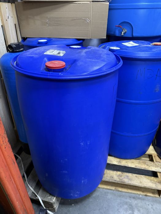 Пластикова бочка 200л