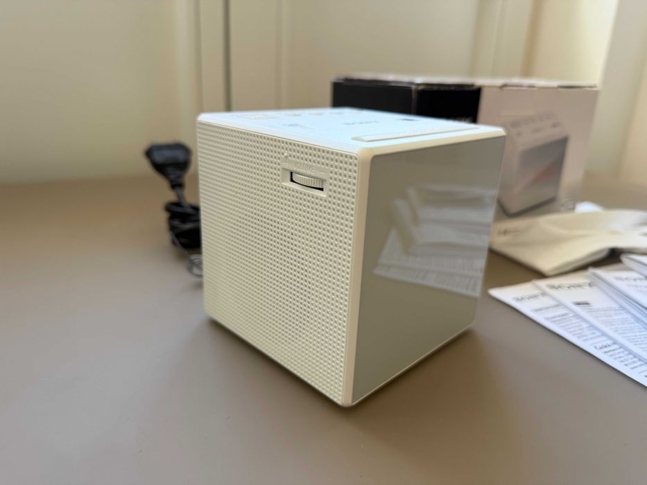 SONY ICF-C1 Портативний радіоприймач - годинник/радіо/будильник