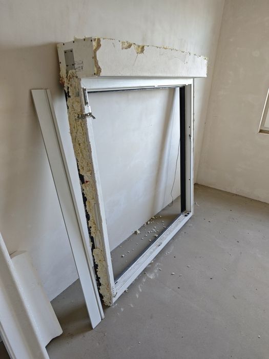 Sprzedam okno z roletami elektrycznymi