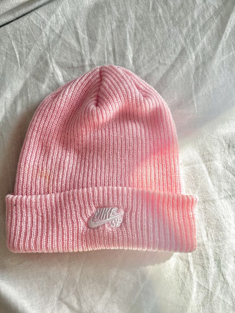 Różowa czapka beanie Nike