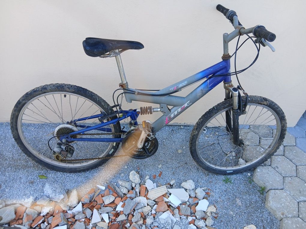 Bicicleta em estado aceitavel