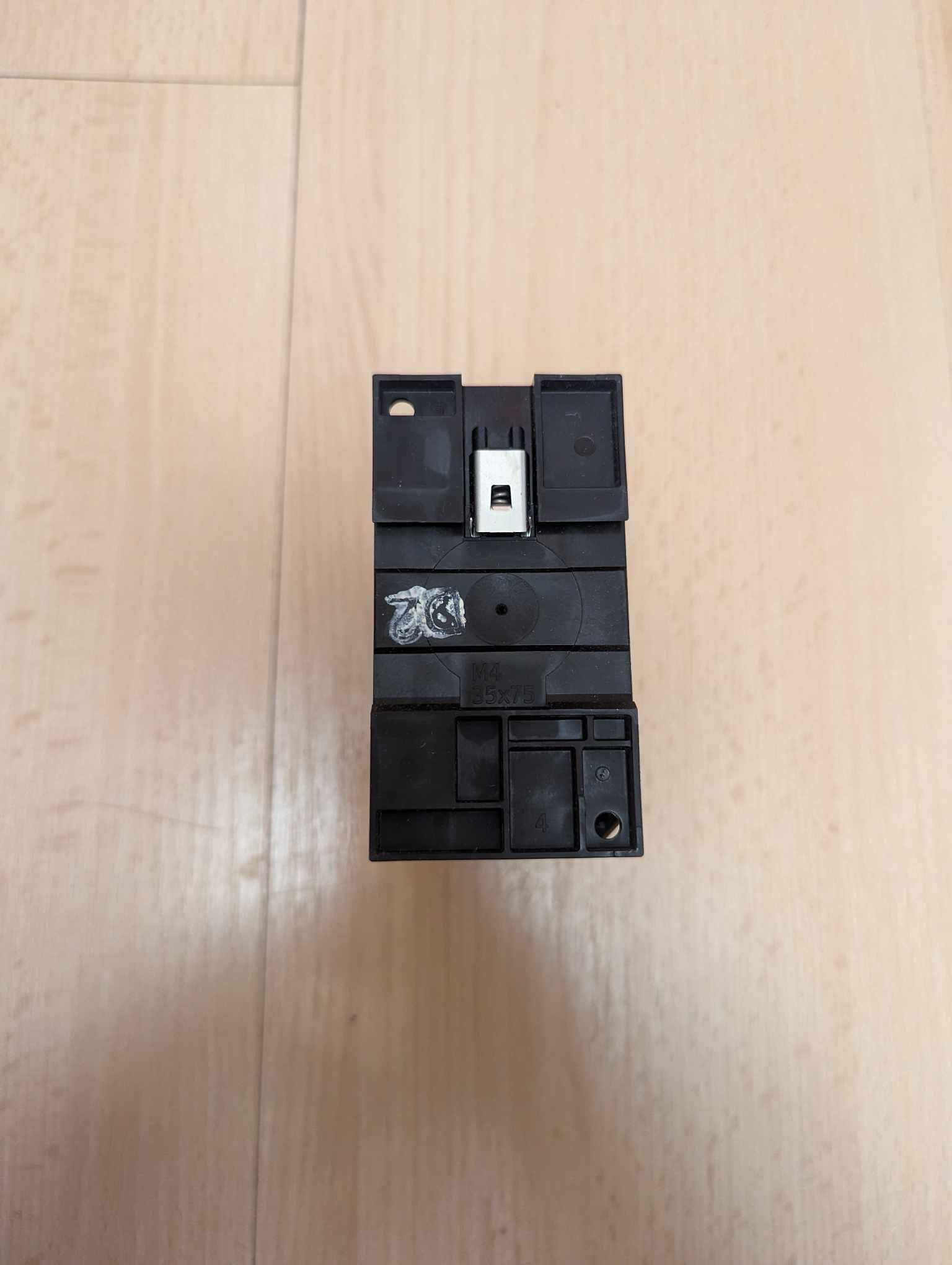 EATON DILM17-10(RDC24) Stycznik mocy 17A 3P 24V 7.5kW/400V/AC3 
277018