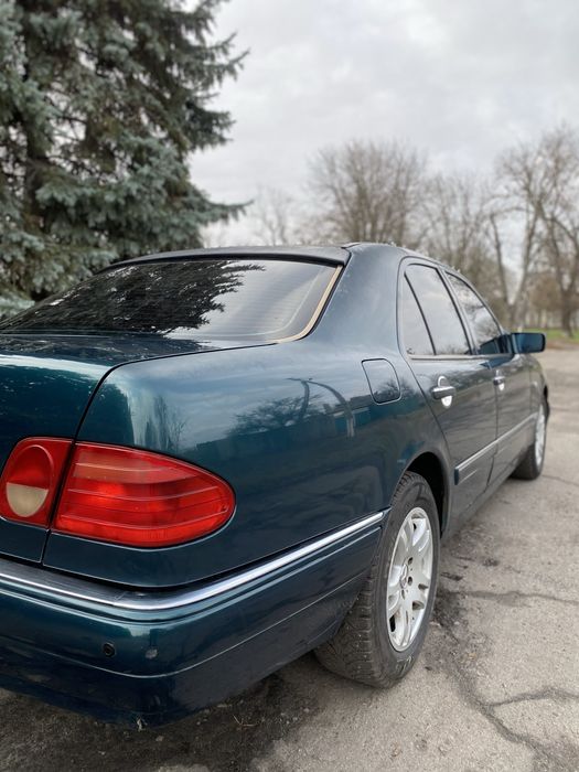 Продам мерседес W210 на полном уверенном ходу