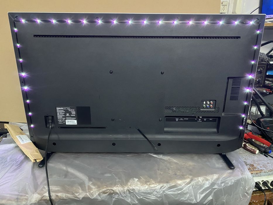 Telewizor Philips 43PUS 6754/12 z Ambilightem