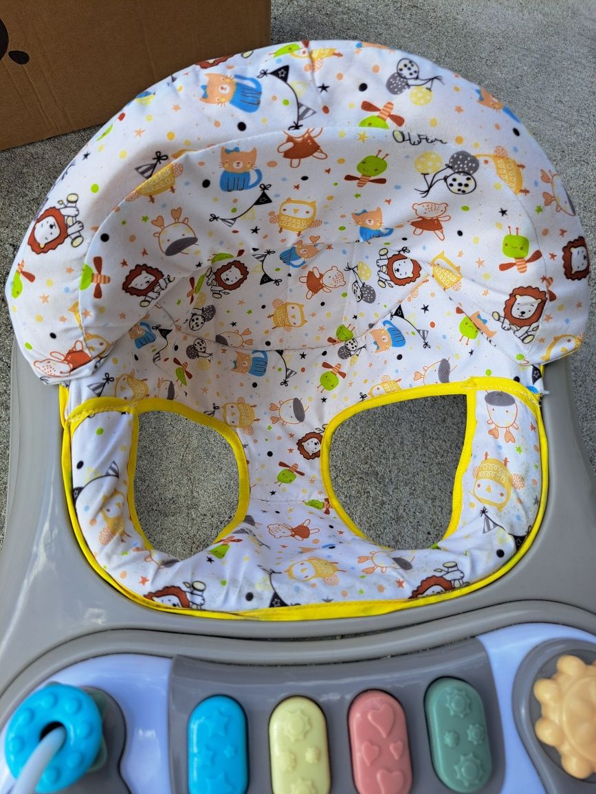 Andarilho de bebé com brinquedos musicais
