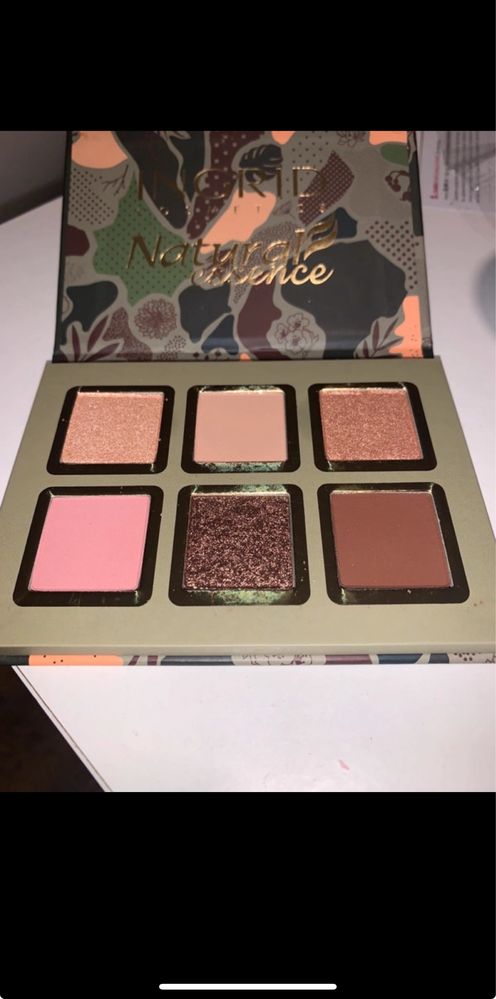Paleta cieni ingrid essence