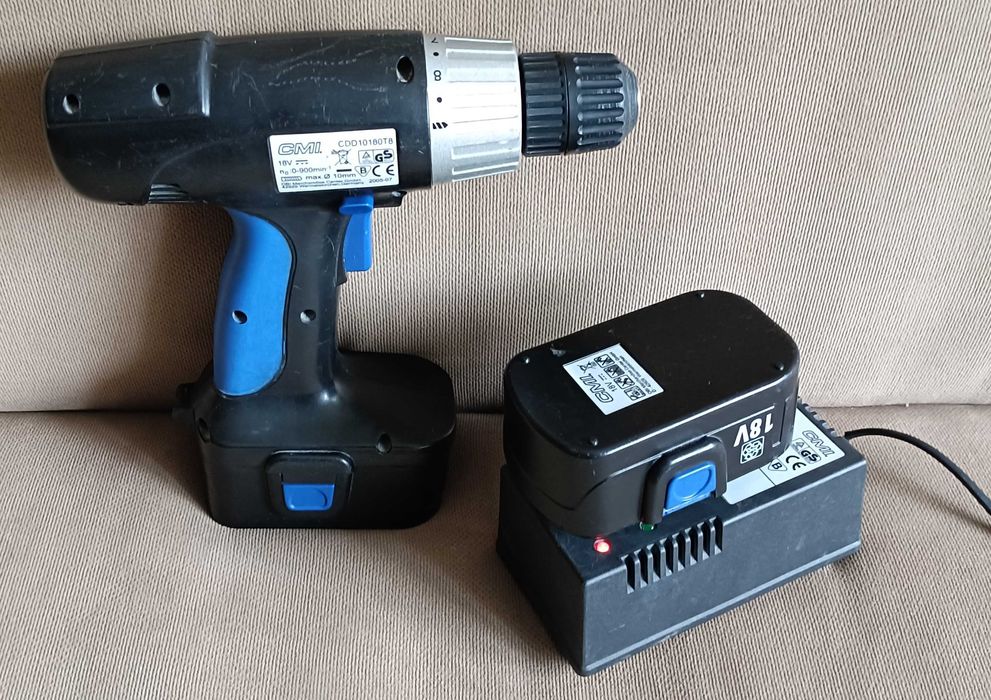 Wiertarko-wkrętarki CMI CCD10180T8 z 2 akumulatorami  18V i ładowarką