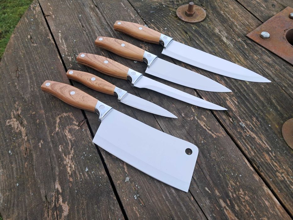 Набір кухонних ножів Якісні ножі з топориком у комплекті