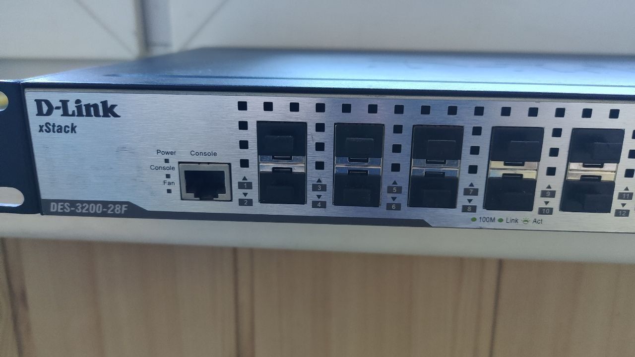 DES-3200-28F C1 D-Link коммутатор L2