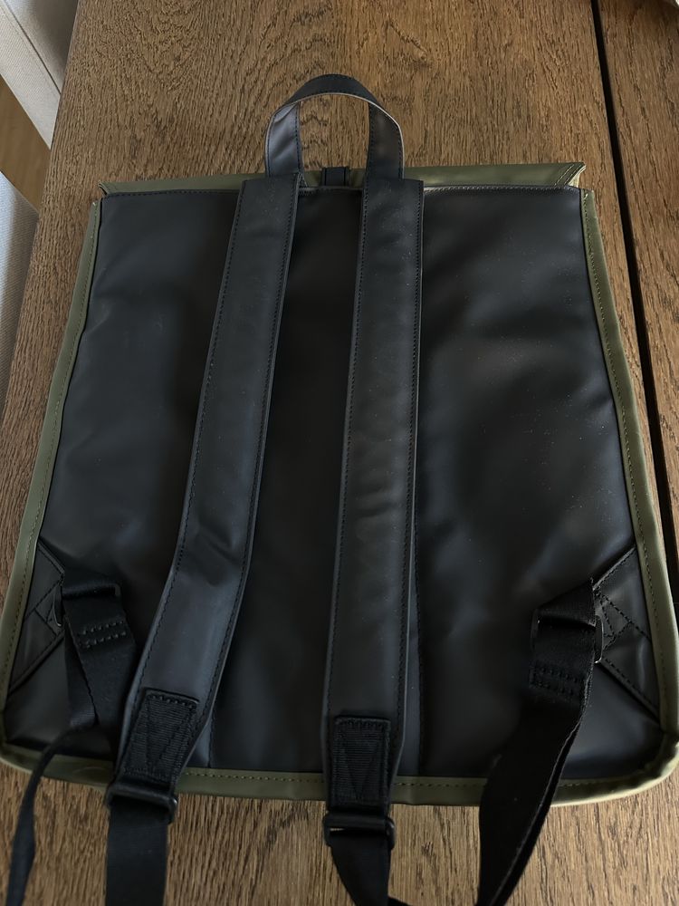 Mochila Herschel City Backpack Mid-Volume Weather Resistant - 14L