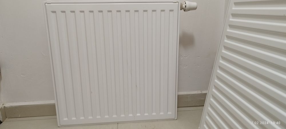 Nowy Grzejnik typu Purmo z regulatorem temperatury