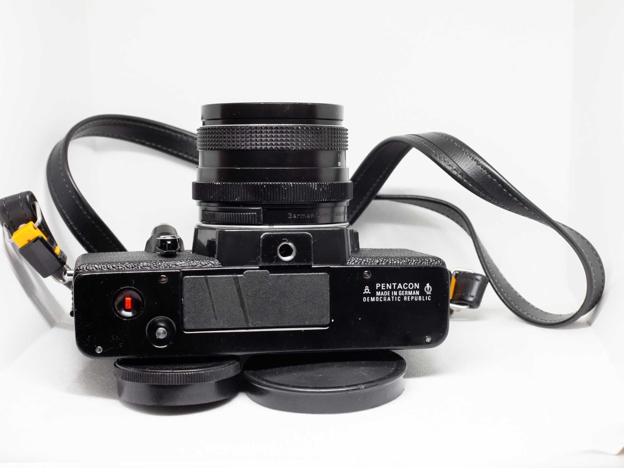 Máquina fotográfica analógica 35mm SLR Praktica EE2 + Pentacon 2.8/28