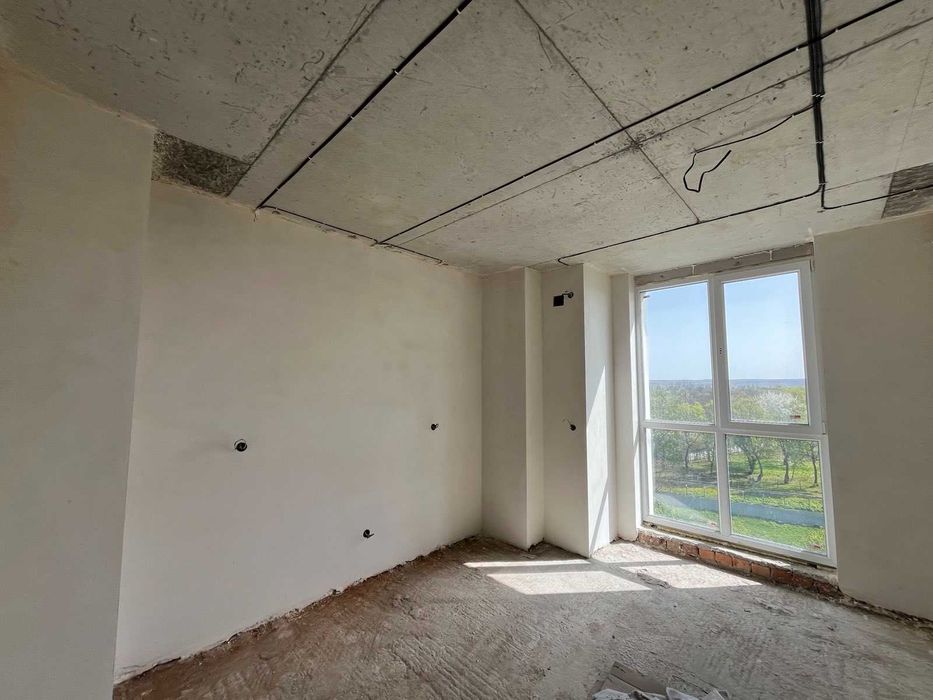 Продам чудову 3-к. квартиру у зданому будинку під чистовий ремонт