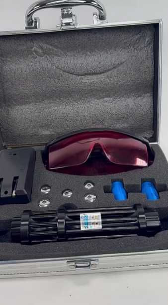 лазерная указка с очками в кейсе луч синий мощный промінь прожигающий