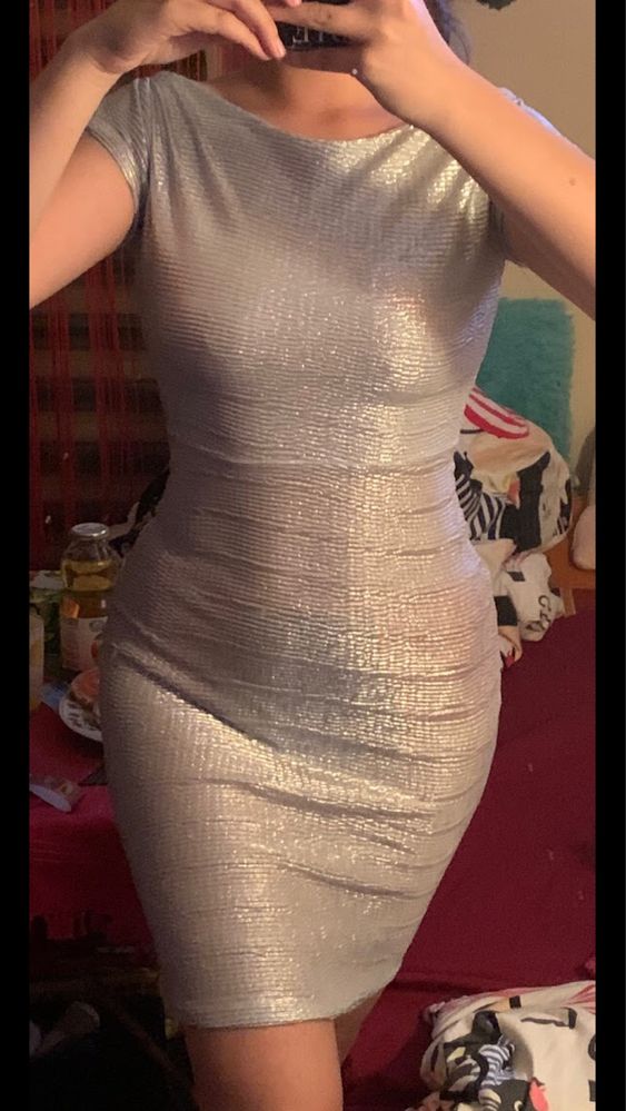 Sukienka dopasowana srebrna elegancka