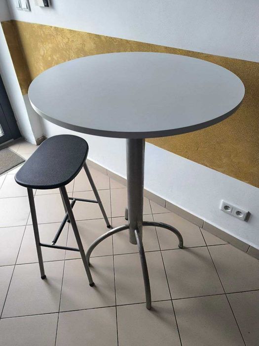 stolik kawowy okrągły wysoki + 4 krzesła typu hoker