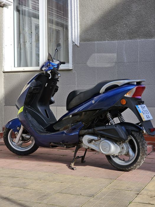 Максіскутер Kymco 150 4т водянка( не Китай)