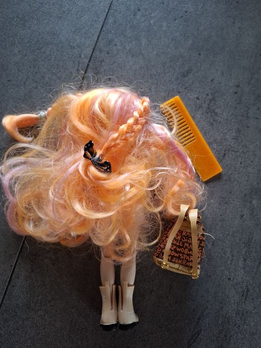 Lalka Rainbow High Junior Poppy Rowan