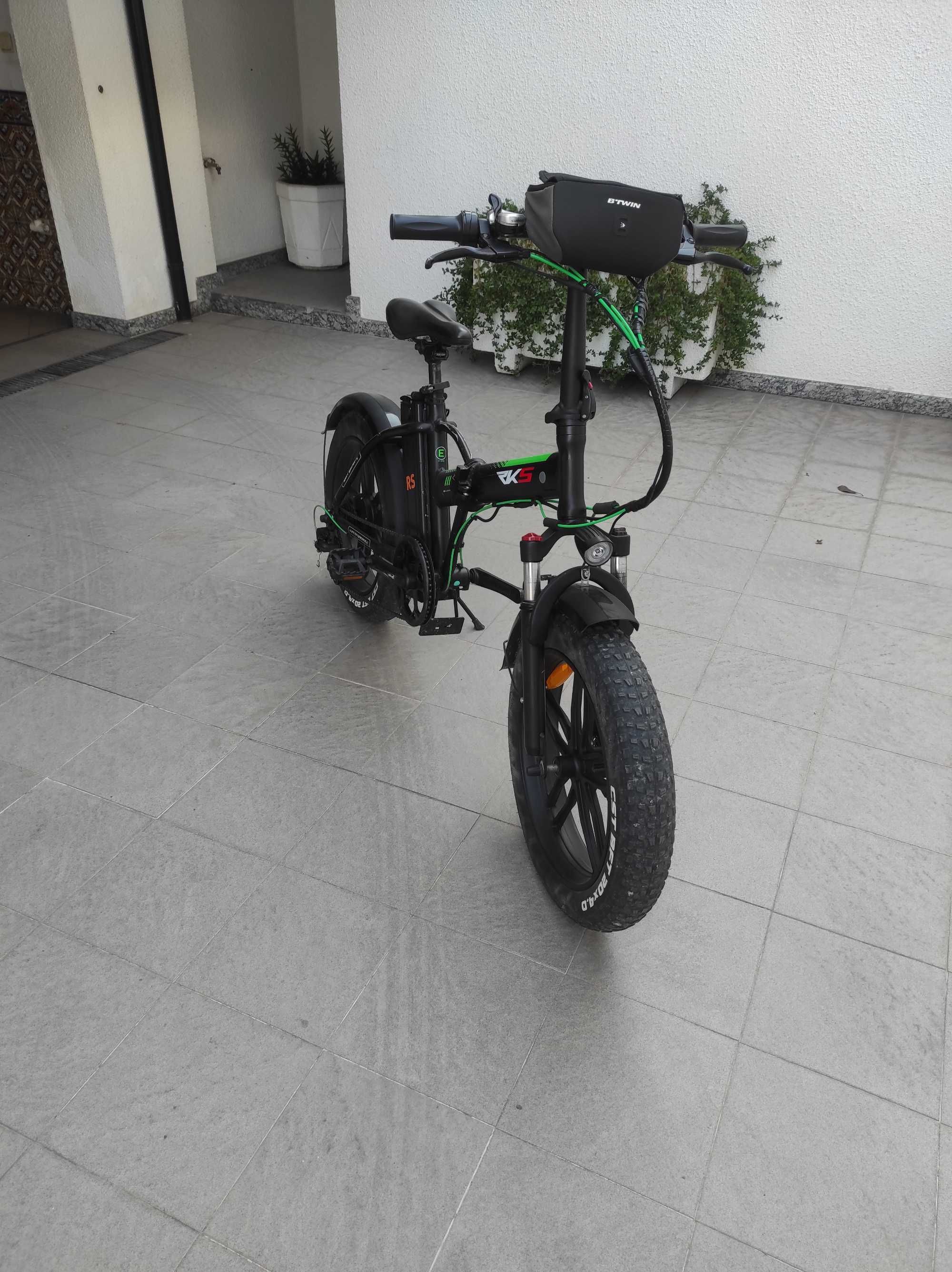 Bicicleta elétrica dobrável