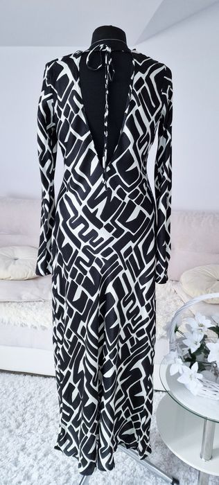 Satynowa sukienka,maxi"River Island ".