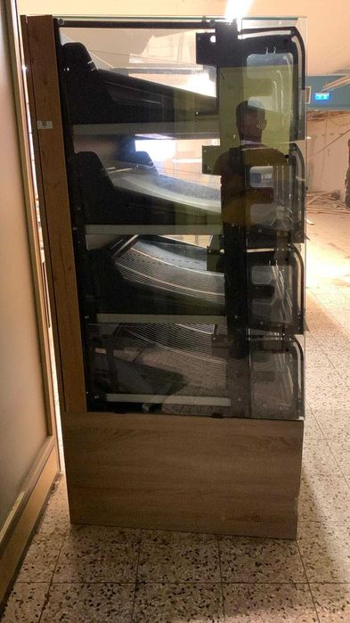 Regał pieczywo przyścienny zamykany obudowa chleb bułki lada