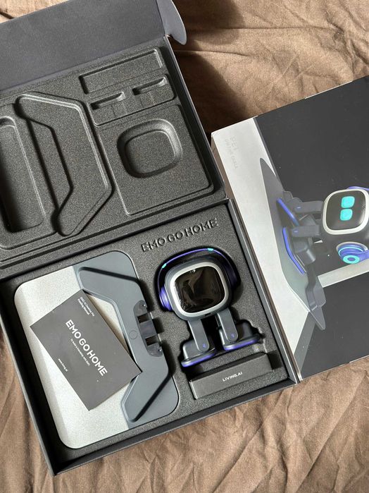 Розумний робот EMO Go Home Living AI ємо-робот