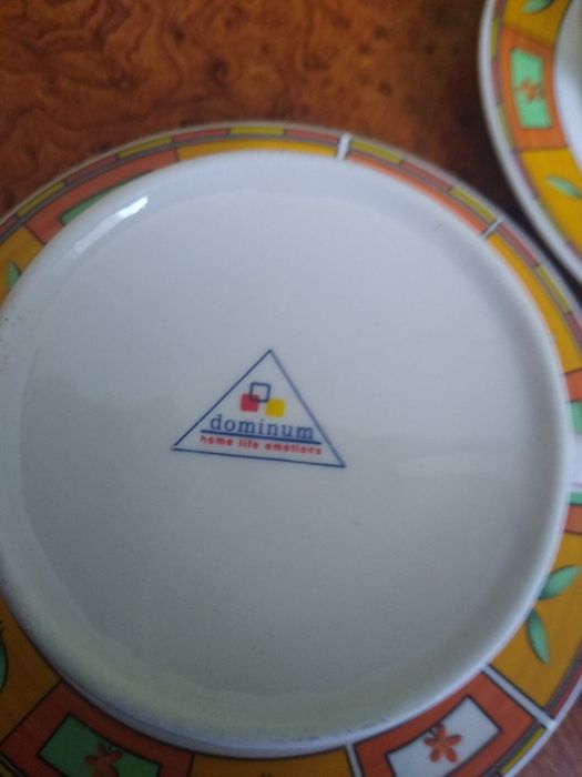 komplet filiżanek do kawy i herbaty z talerzykami