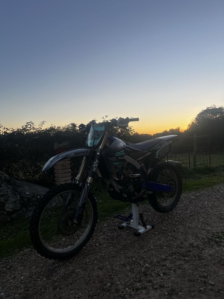 Yamaha yz250f.