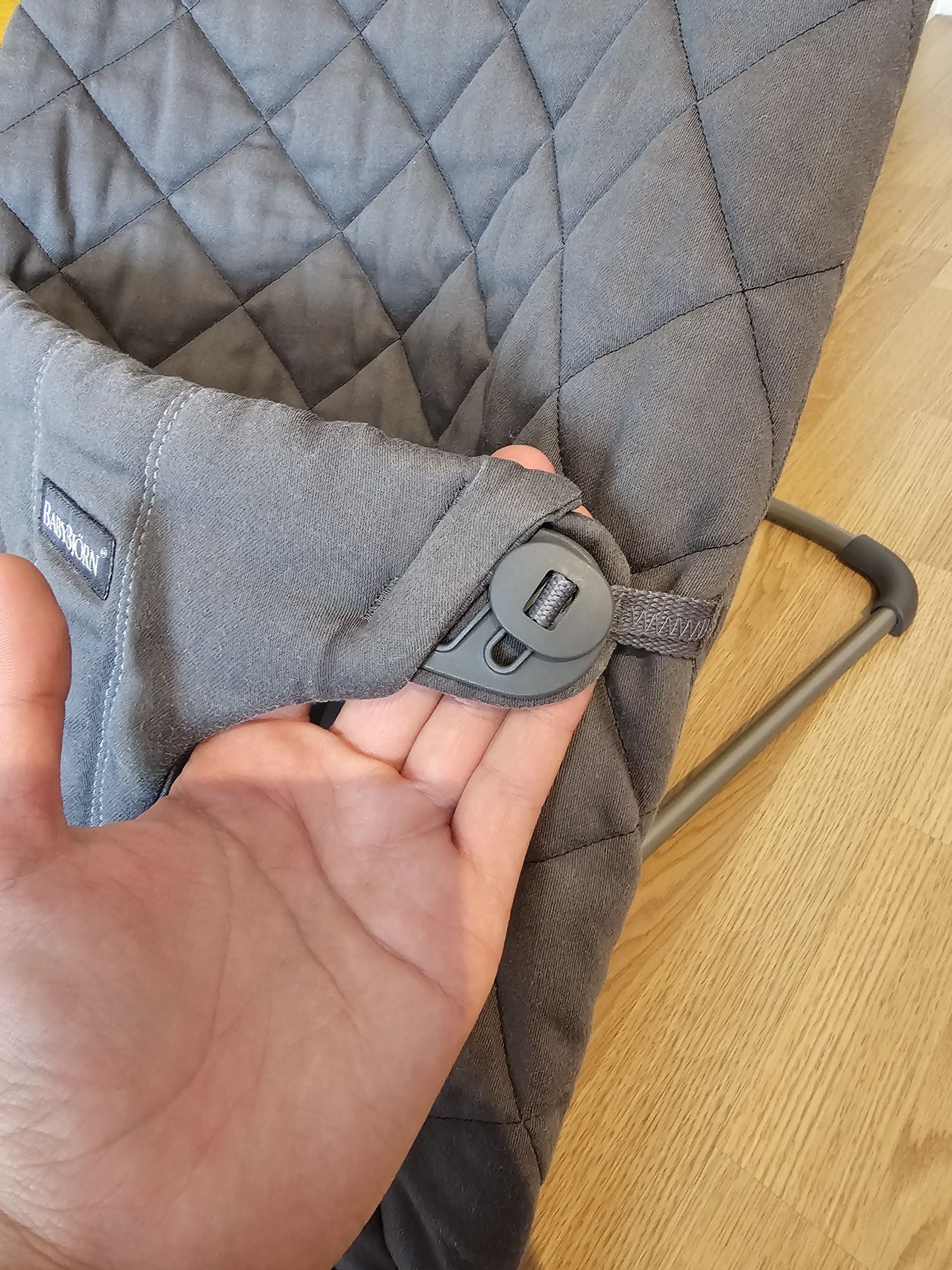 Leżaczek Babybjorn babybjörn bouncer bliss grzechotka szary fizjo comp