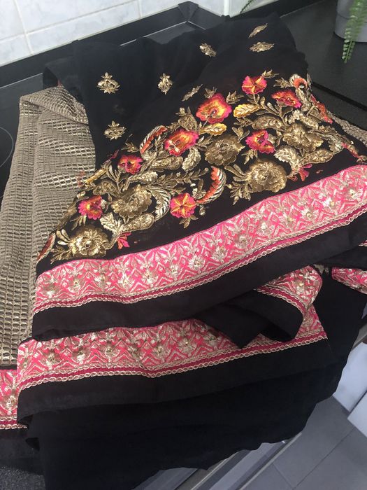 Varios Saris novo indiano