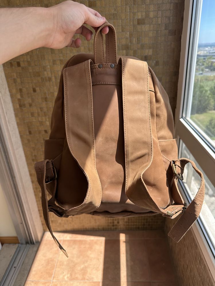 Mochila de couro verdadeiro