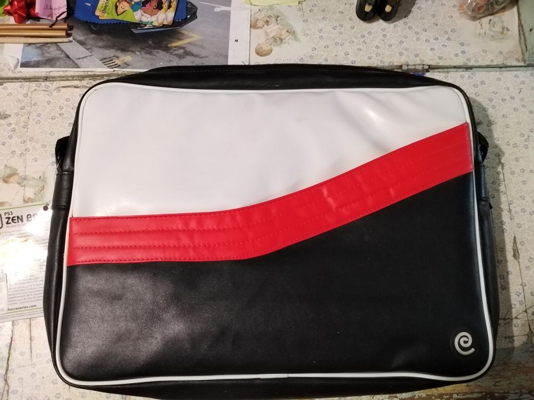 Vendo mala para computadores e ps3 bom estado