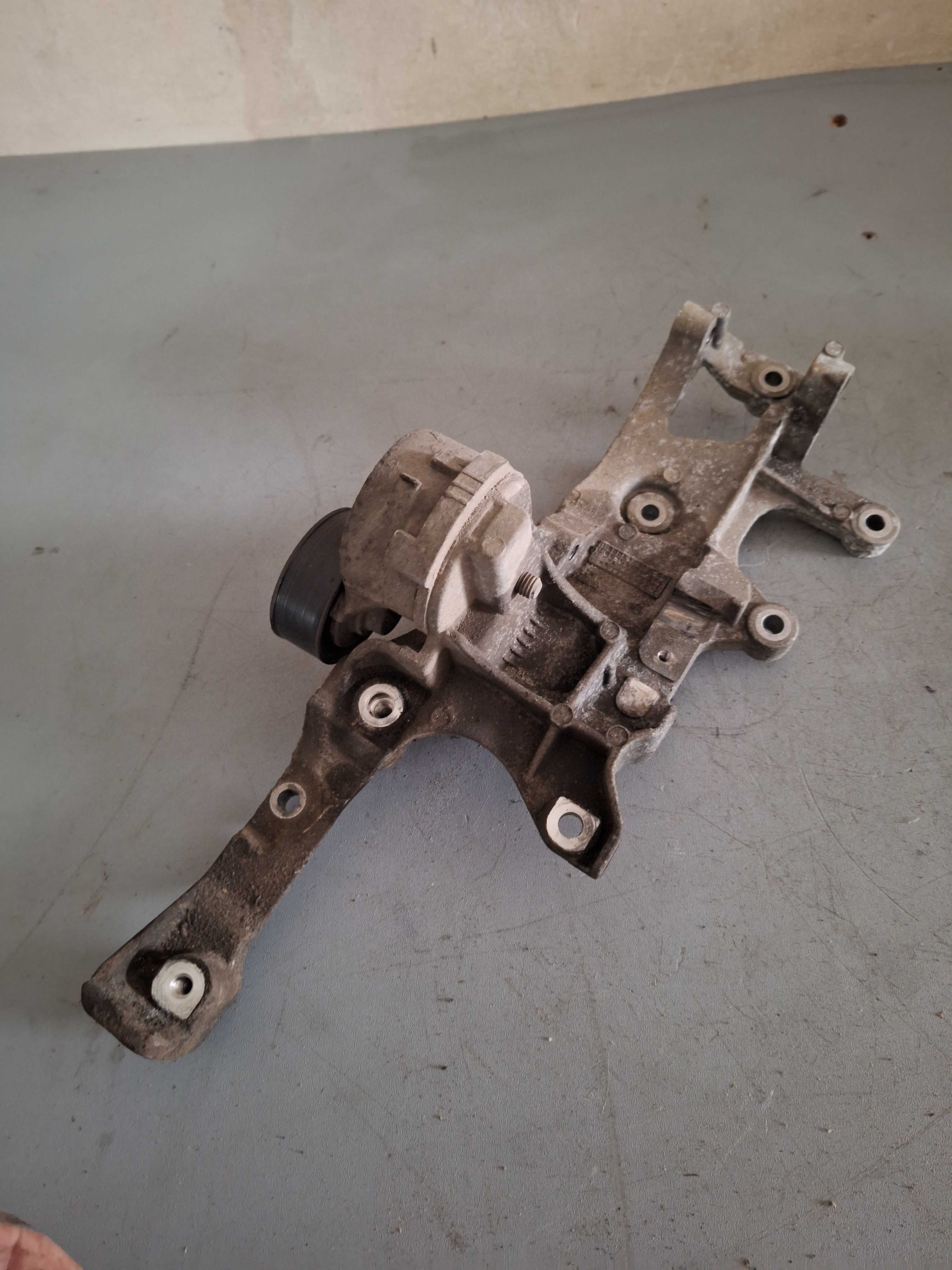 Łapa wspornik alternatora Expert Jumpy 2,0 HDI 10-16R