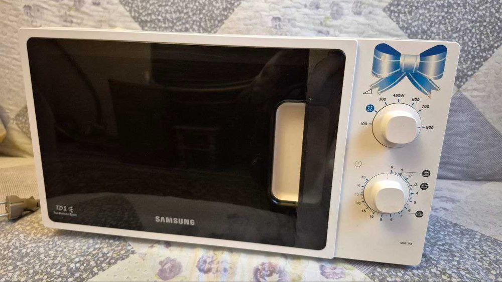Мікрохвильова піч SAMSUNG MW712AR