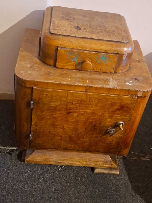 stoliki nocne  drewniane