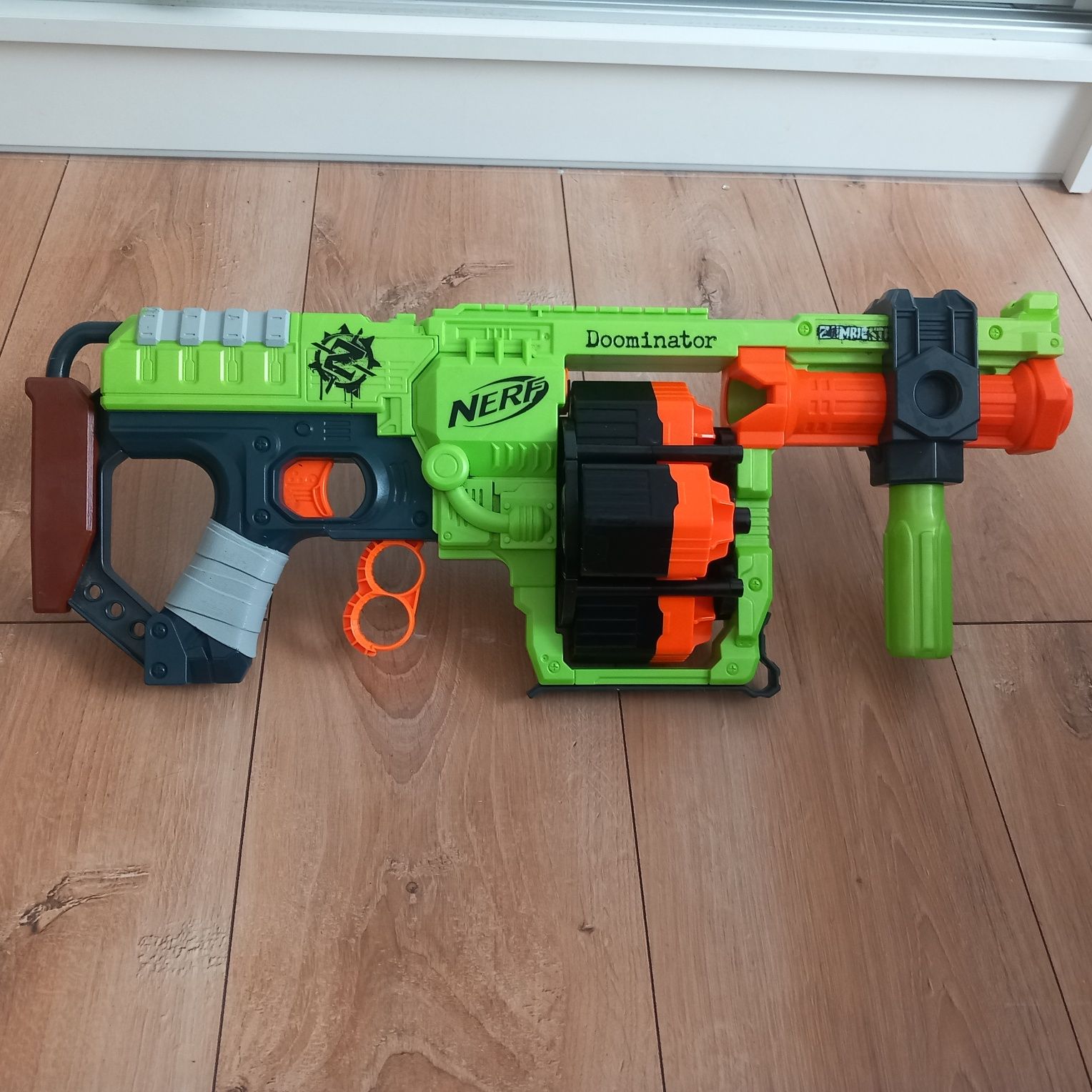 Pistolet NERF Doominator Zombie