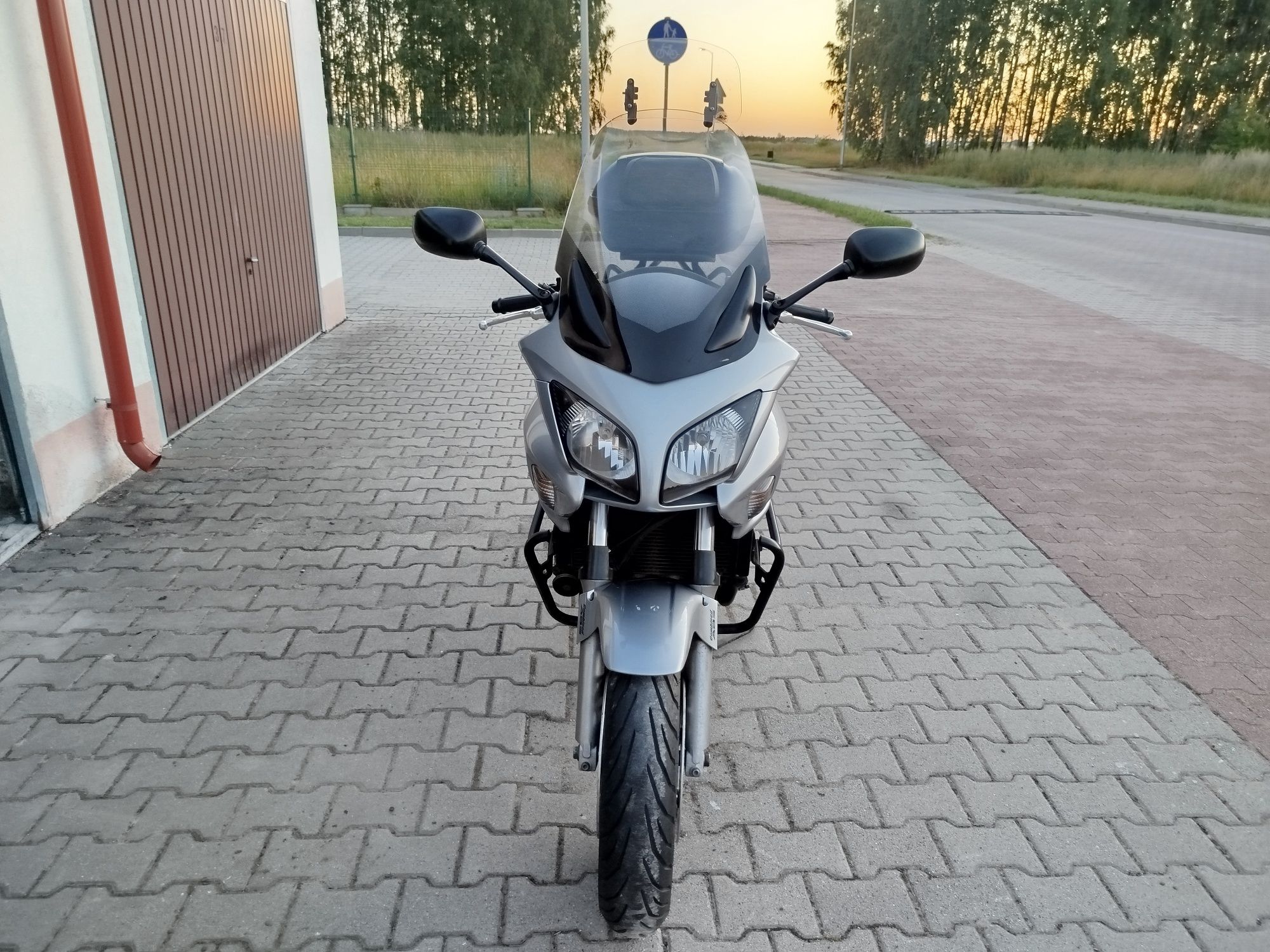 Witam do sprzedania mam hondę cbf 1000 rocznik 2007