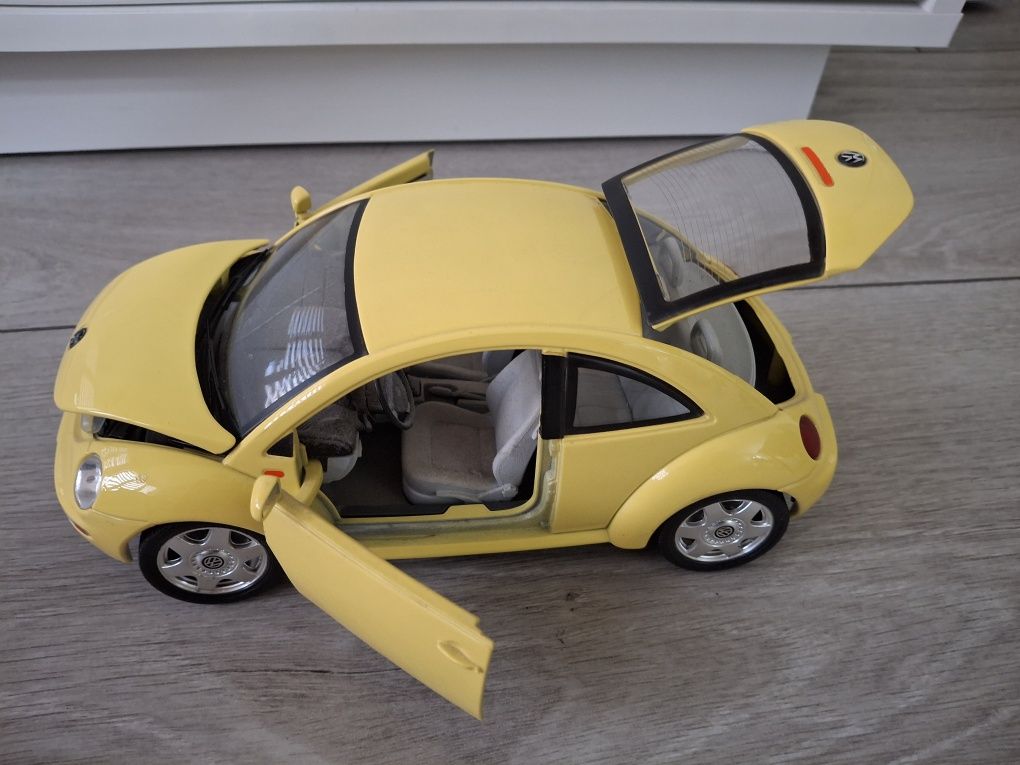 Samochód Kolekcjonerski Volkswagen New Beetle Garbus 1998 Bburago 1:18