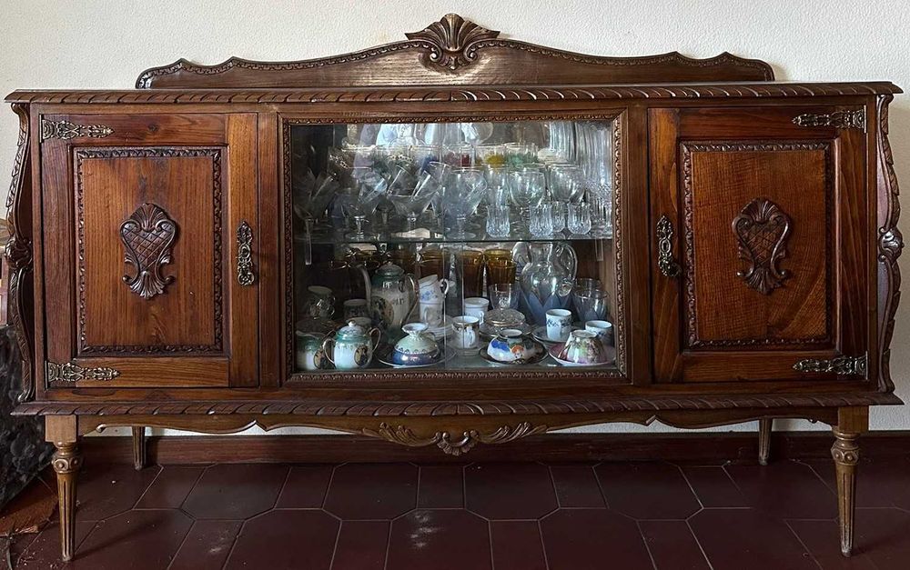 Mobília antiga de sala de jantar