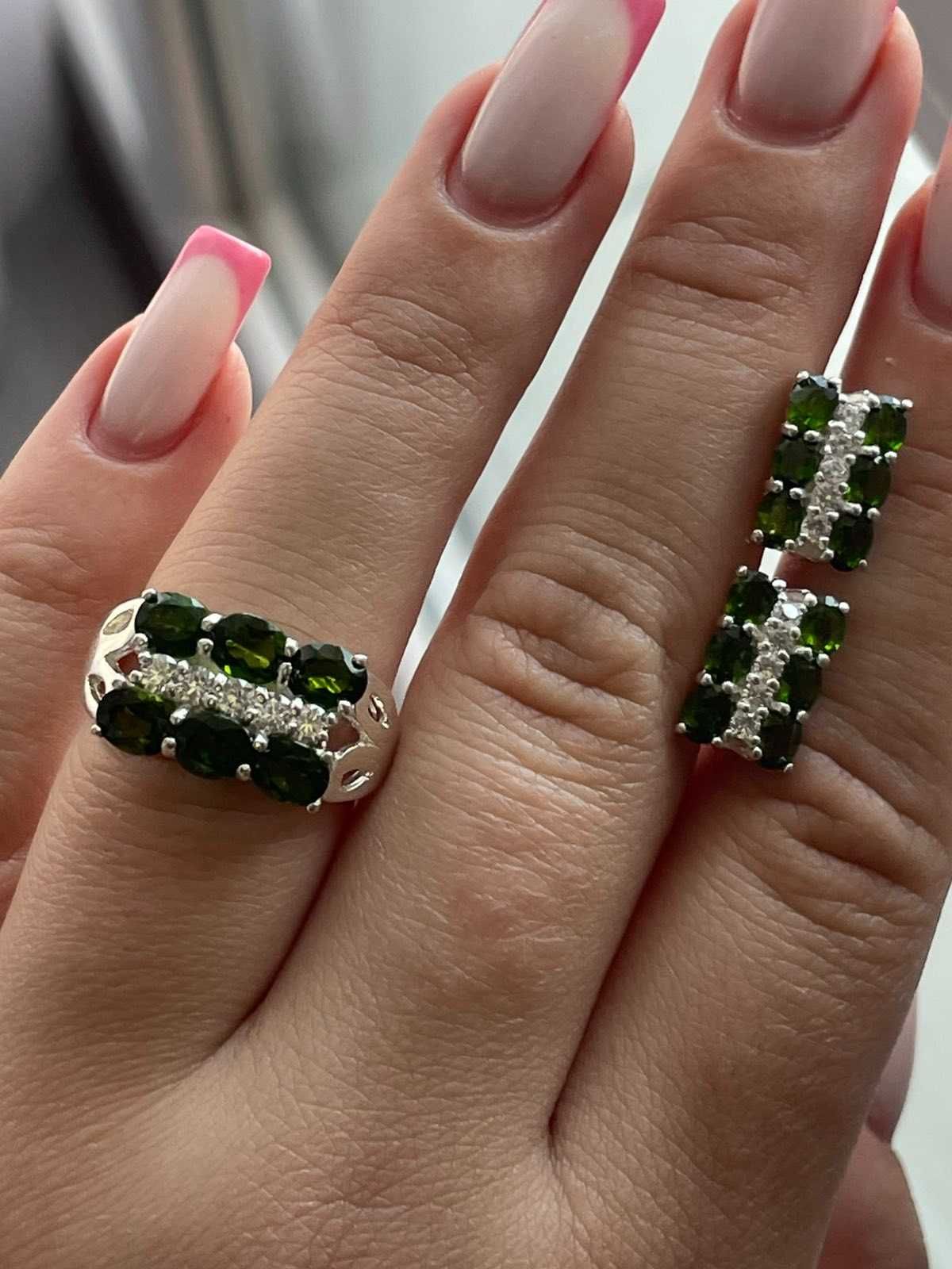 Серебряное кольцо с хром диопсидом(якутский изумруд) Размер 17.75