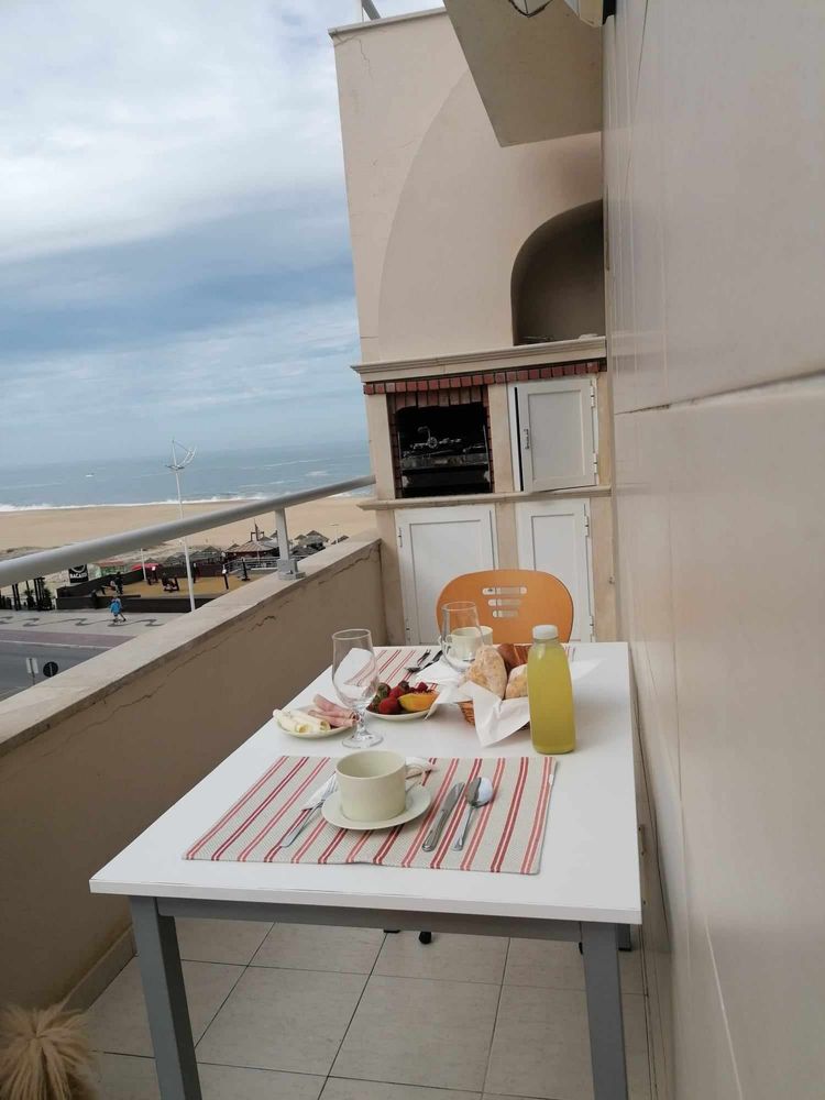 Apartamento T2 para Férias na Nazaré – Em Frente à Praia!