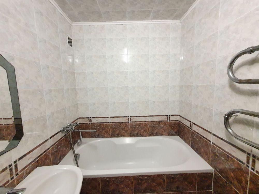 Продається трьохкімнатна квартира в районі Південно-Захід.