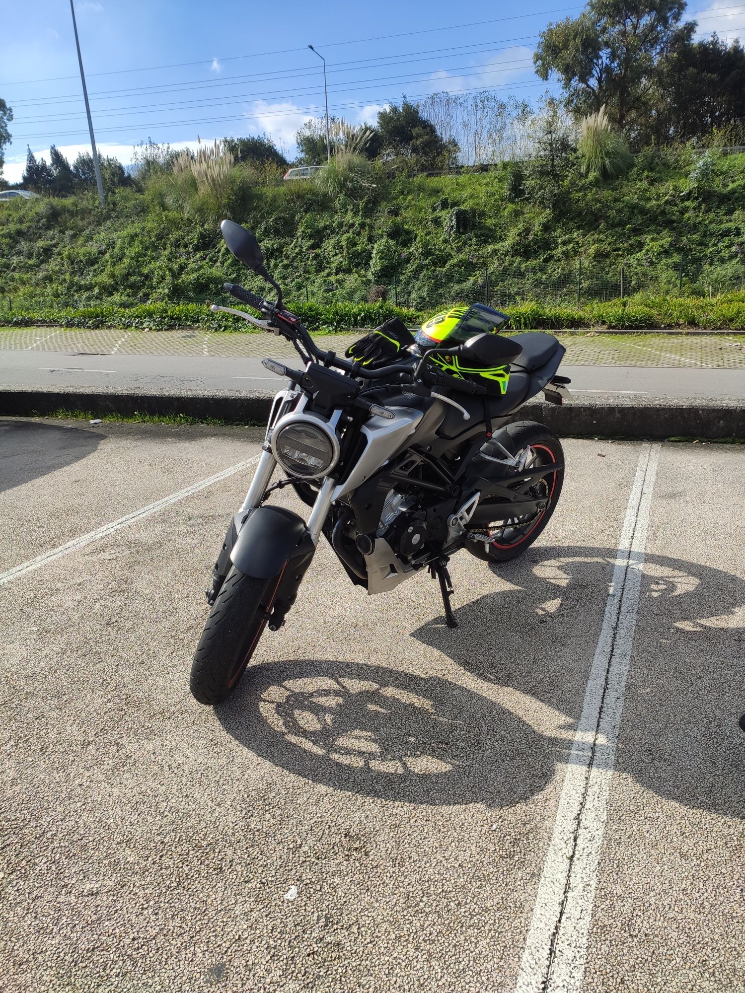 Vendo Honda CB125R 2018