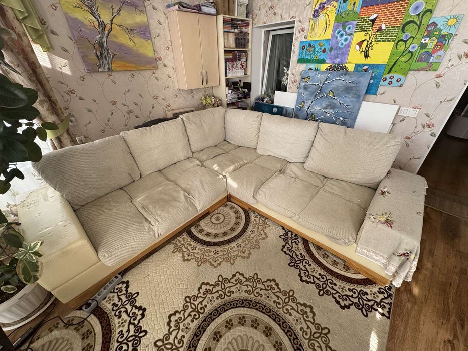 Продам кутовий диван.