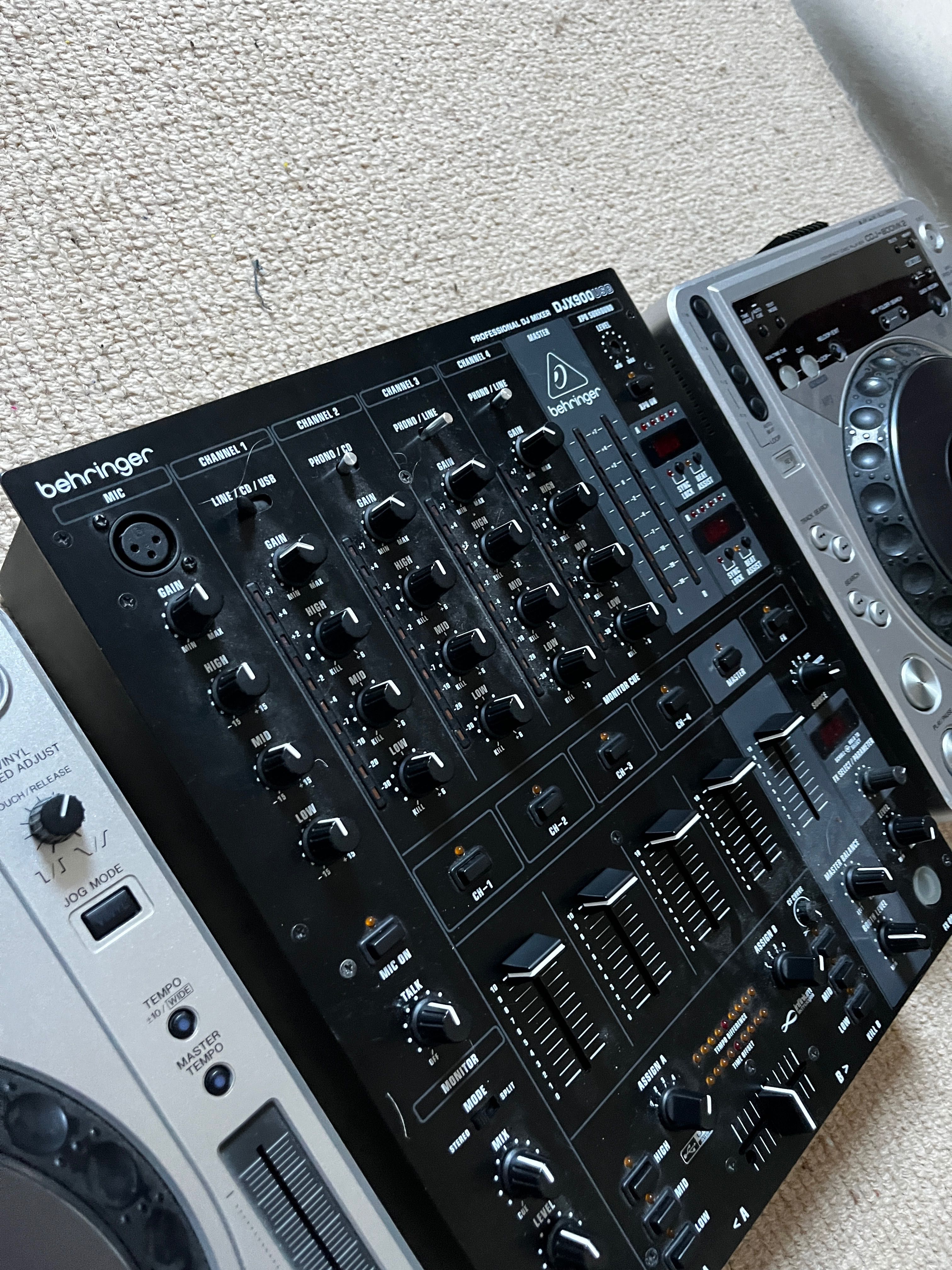 Pioneer CDJ 800mk2 + Behringer djx900usb