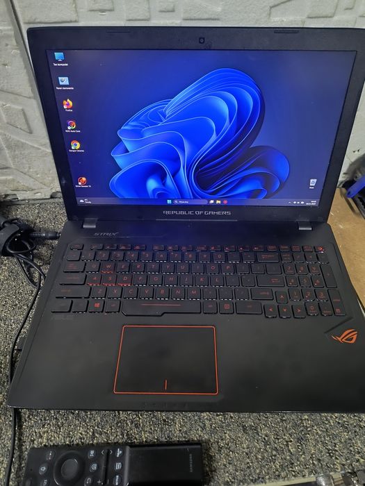 Asus Rog Strix, Intel I5, 12 GB ram, dwa dyski, GTX1050,  defekt