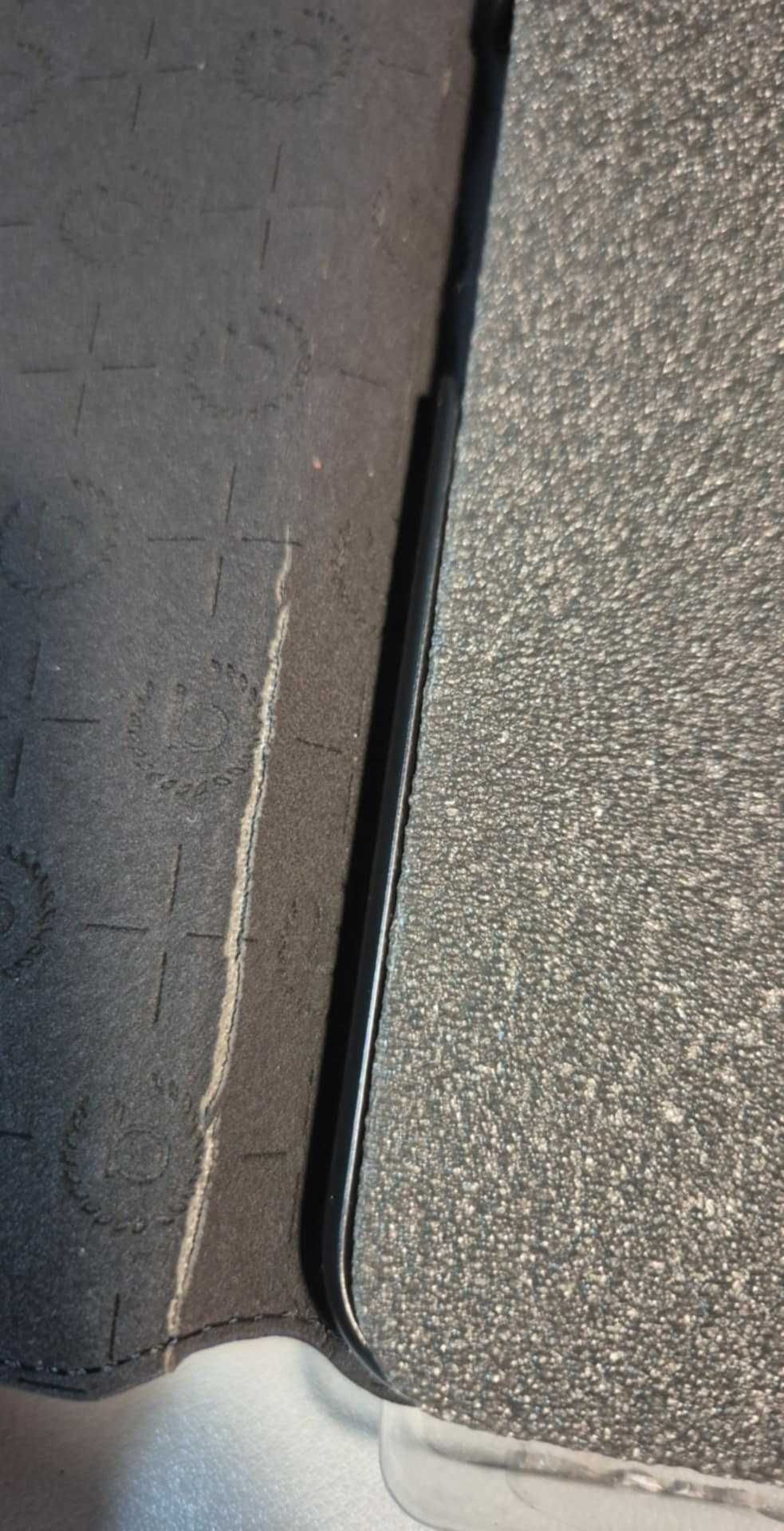 Etui iPhone X nowe lekko uszkodzone
