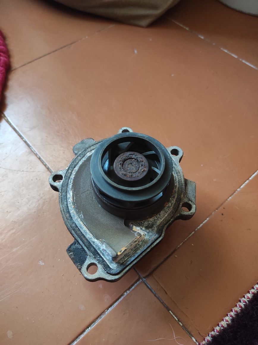 Помпа Опель вектра ц 1.8