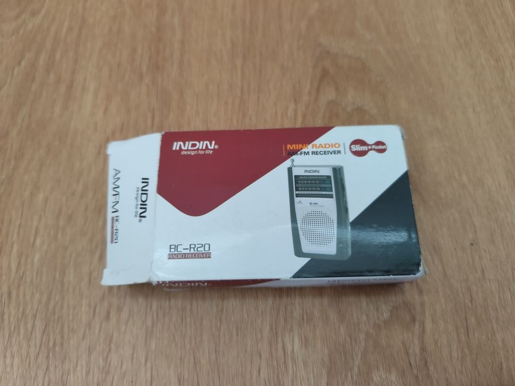 Mini radio portátil